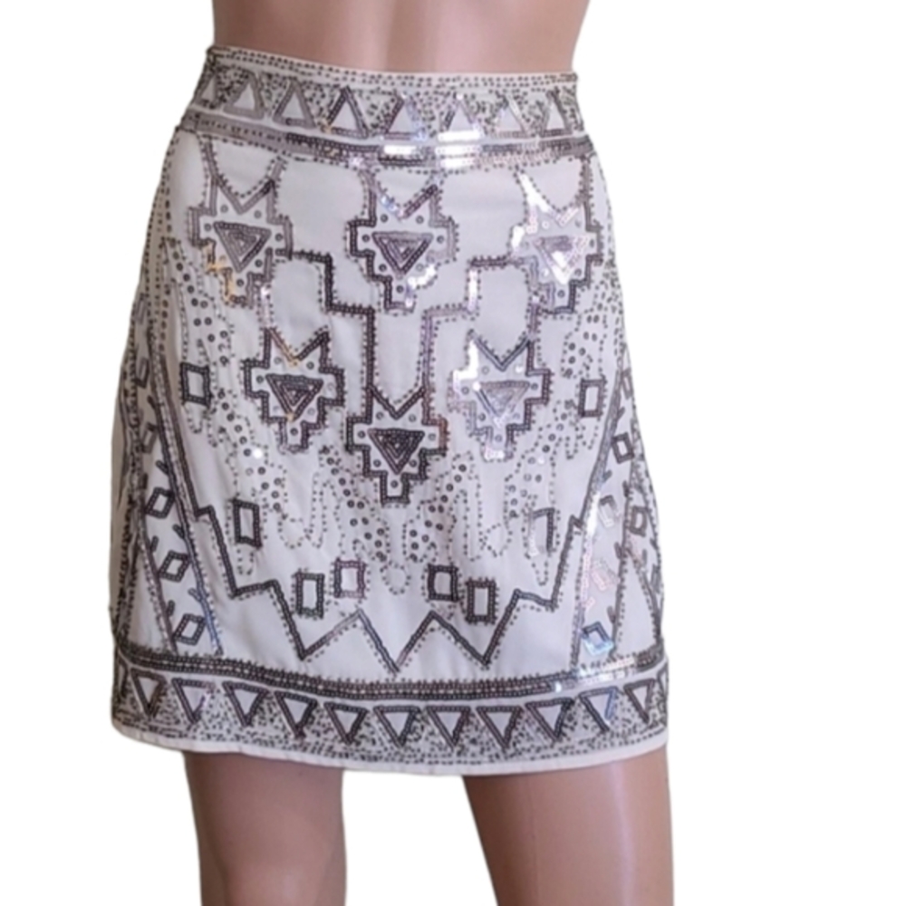 SKIES ARE BLUE Short skirt with pearls and‎ sequins Size M